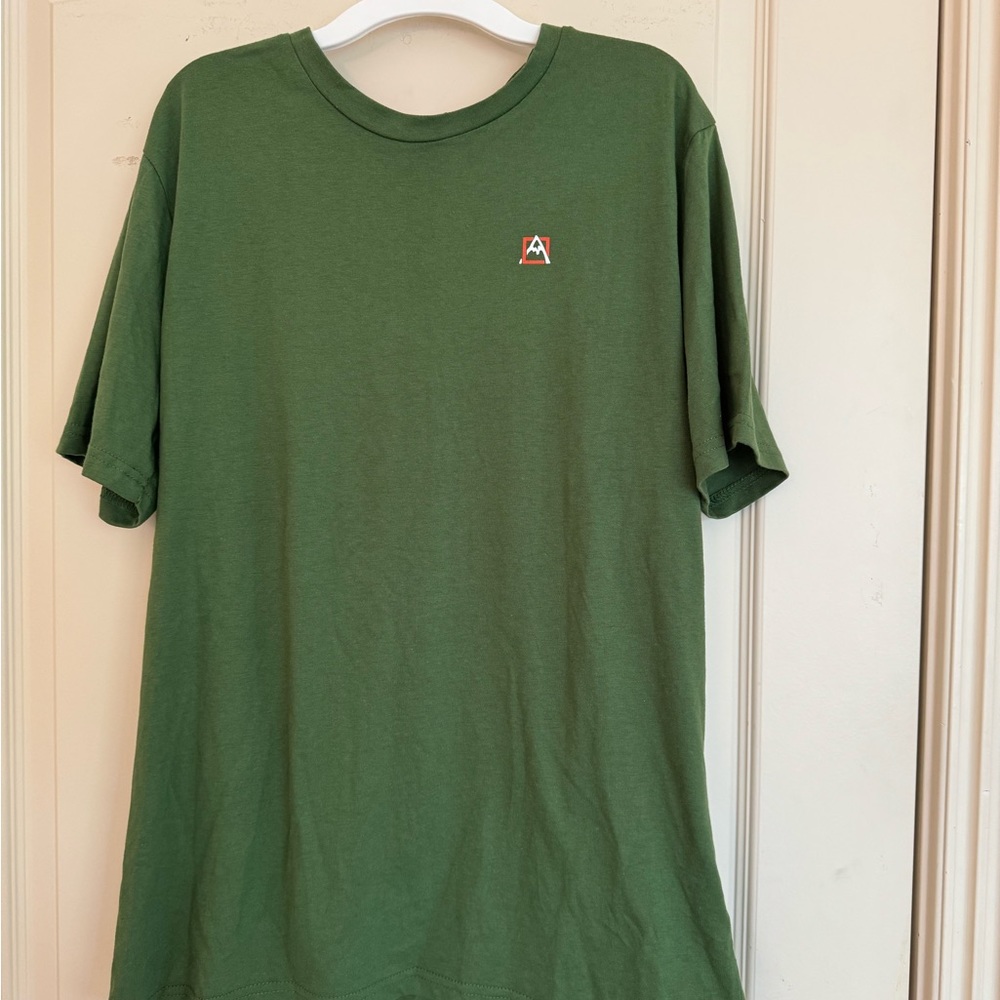 NWT Avalanche T-shirt - size L